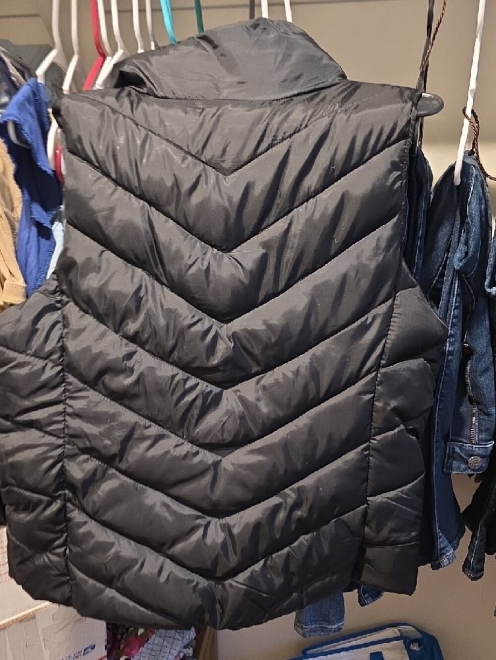 SO Black Quilted Packable Puffer Vest - Picture 3 of 8